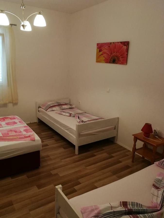 Apartments Tonka 巴什卡沃达 外观 照片